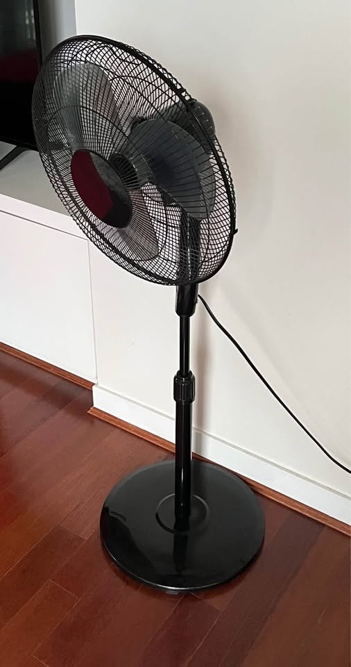 Oscillating Pedestal Fan - Excellent Condition - photo 2