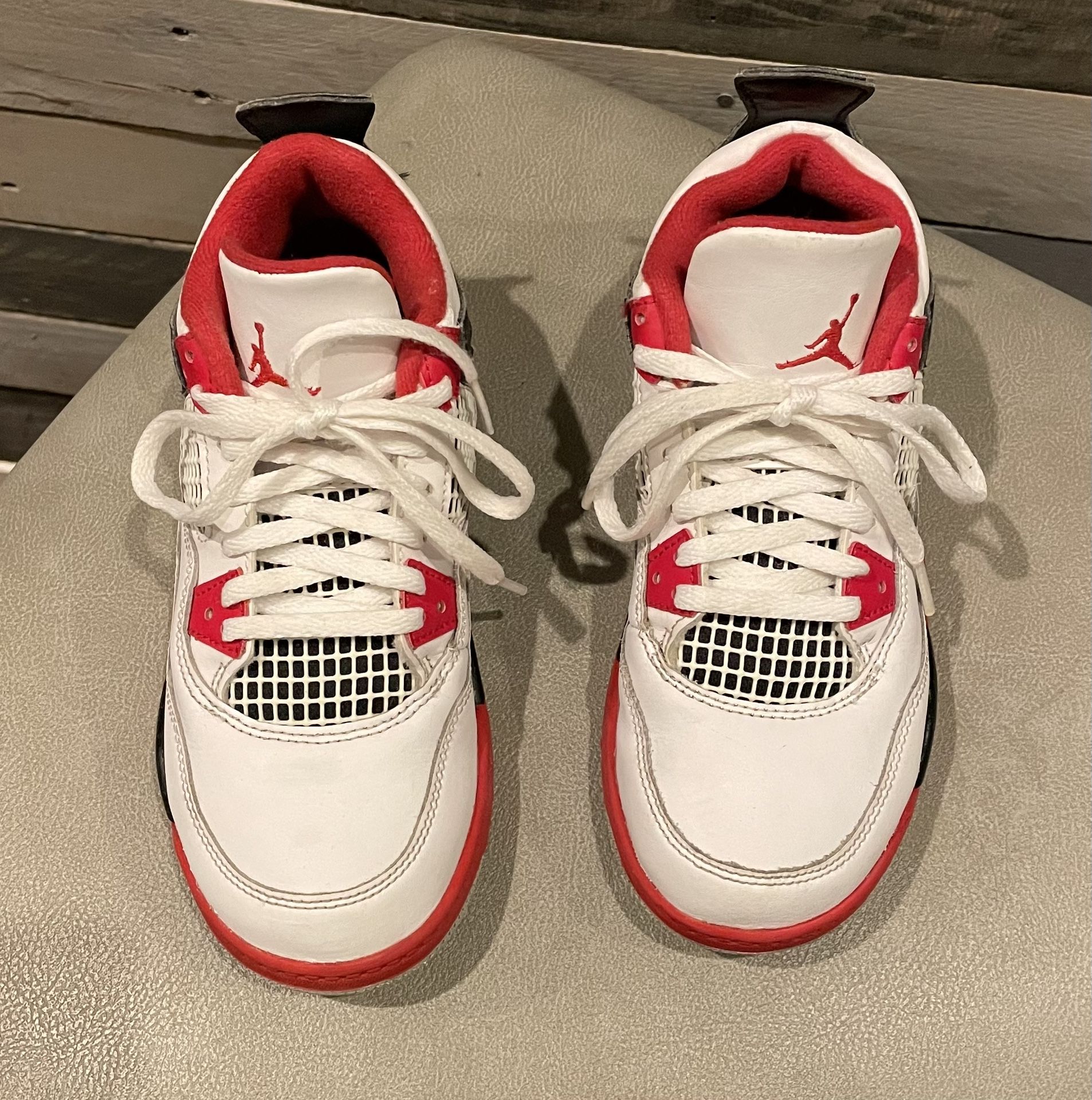 Nike Air Jordan 4 Retro Fire Red 2020. Size 1.5 Youth Used condi
