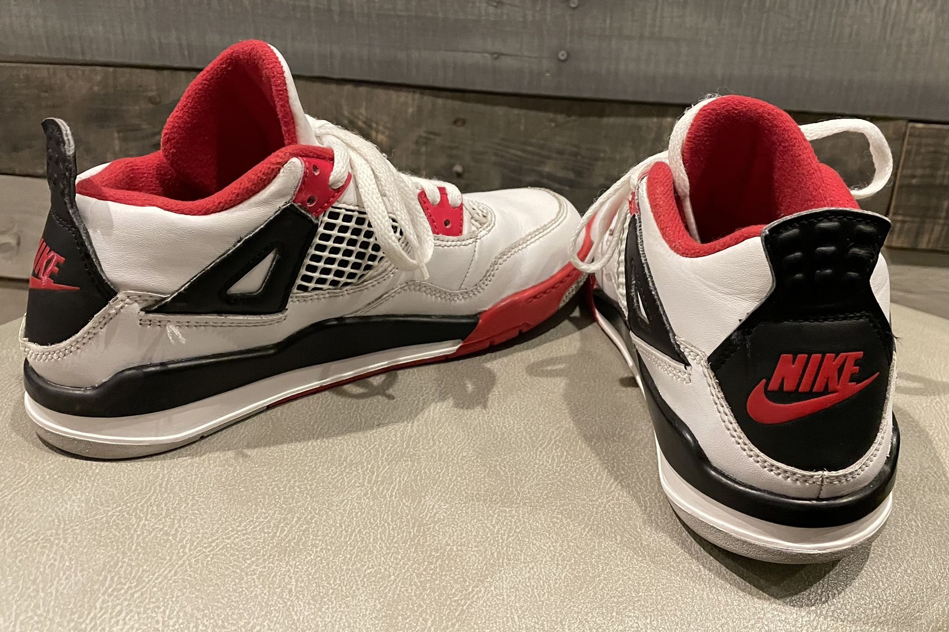 Nike Air Jordan 4 Retro Fire Red 2020. Size 1.5 Youth Used condi - photo 2