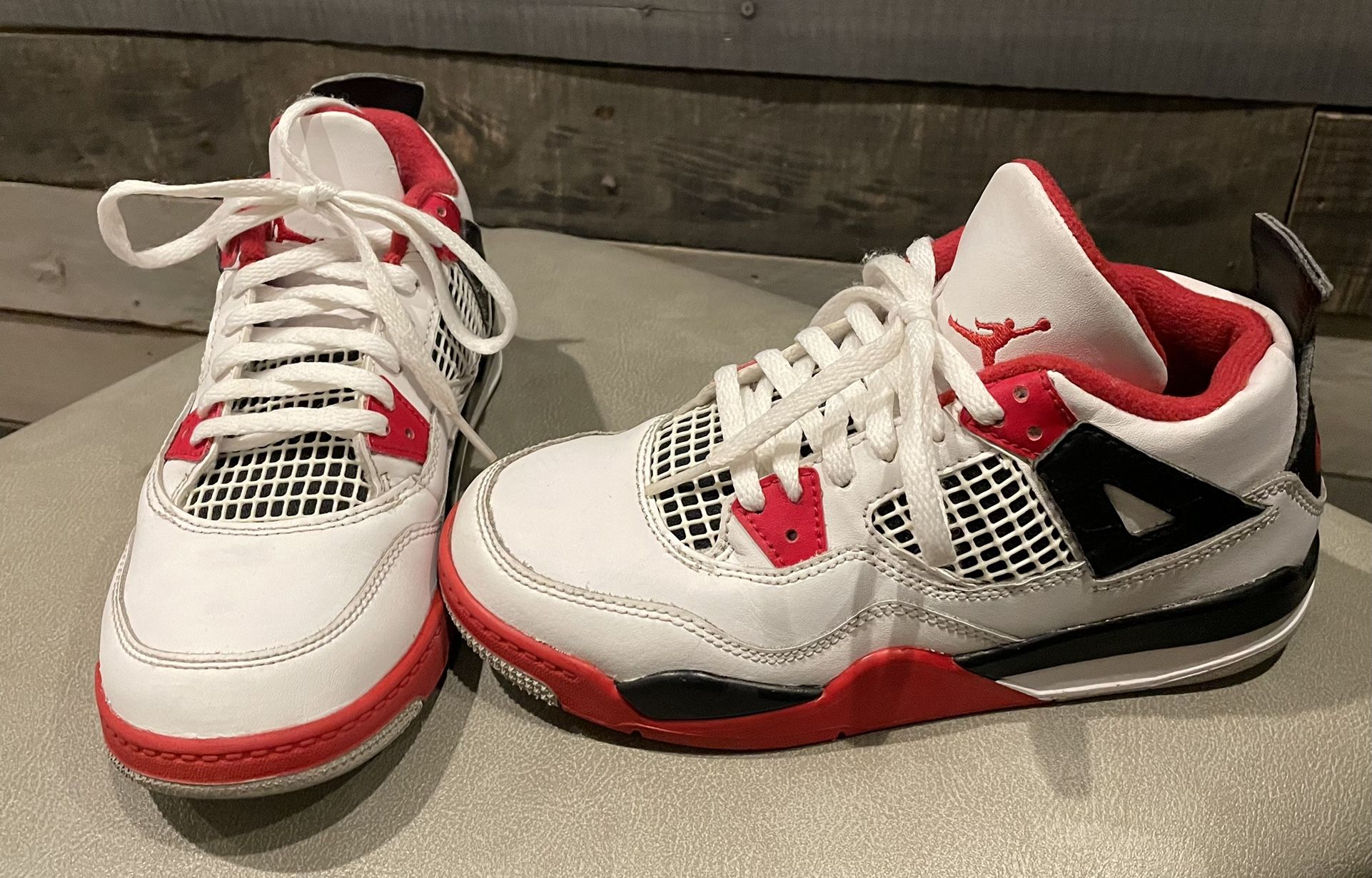 Nike Air Jordan 4 Retro Fire Red 2020. Size 1.5 Youth Used condi - photo 3