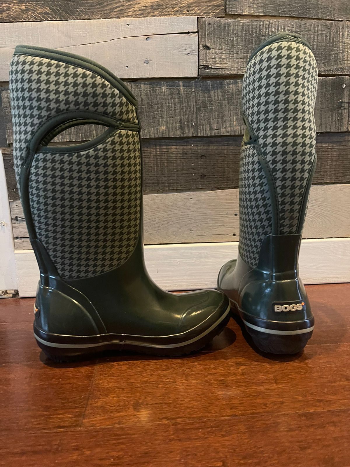Bogs Snow Boots plaid olive green size 6 Womens