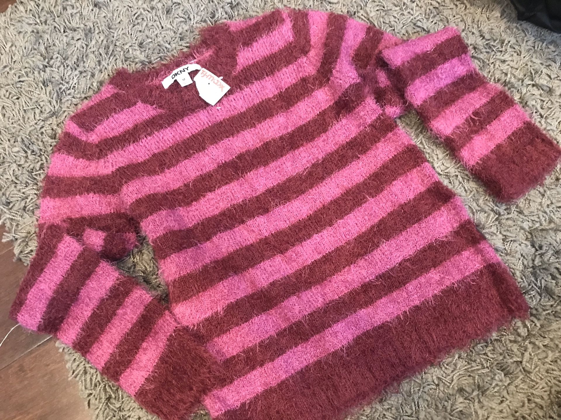 Size 7 Disney pajama and sweater, brand new. $10 each - photo 2