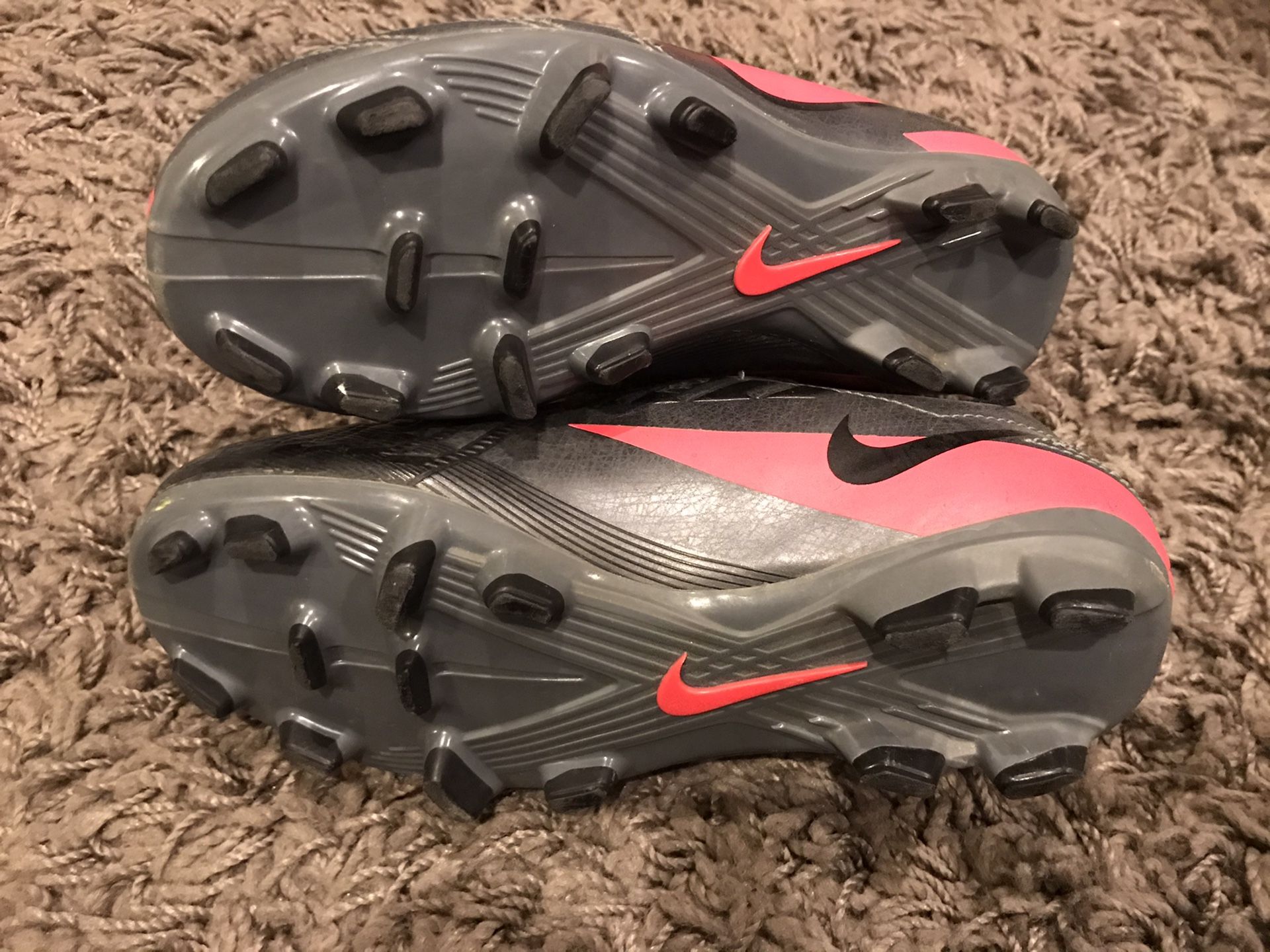 Nike soccer cleats pink/grey size 12 toddler - photo 2
