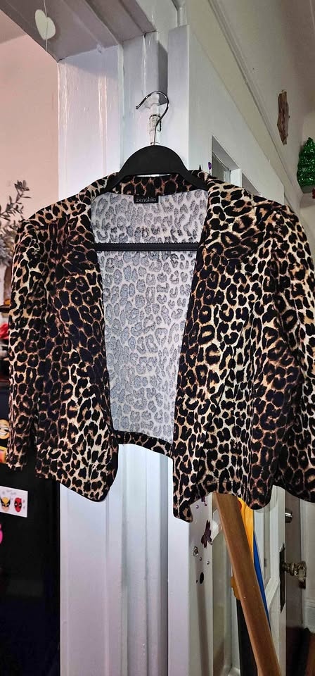Cropped leopard print bolero