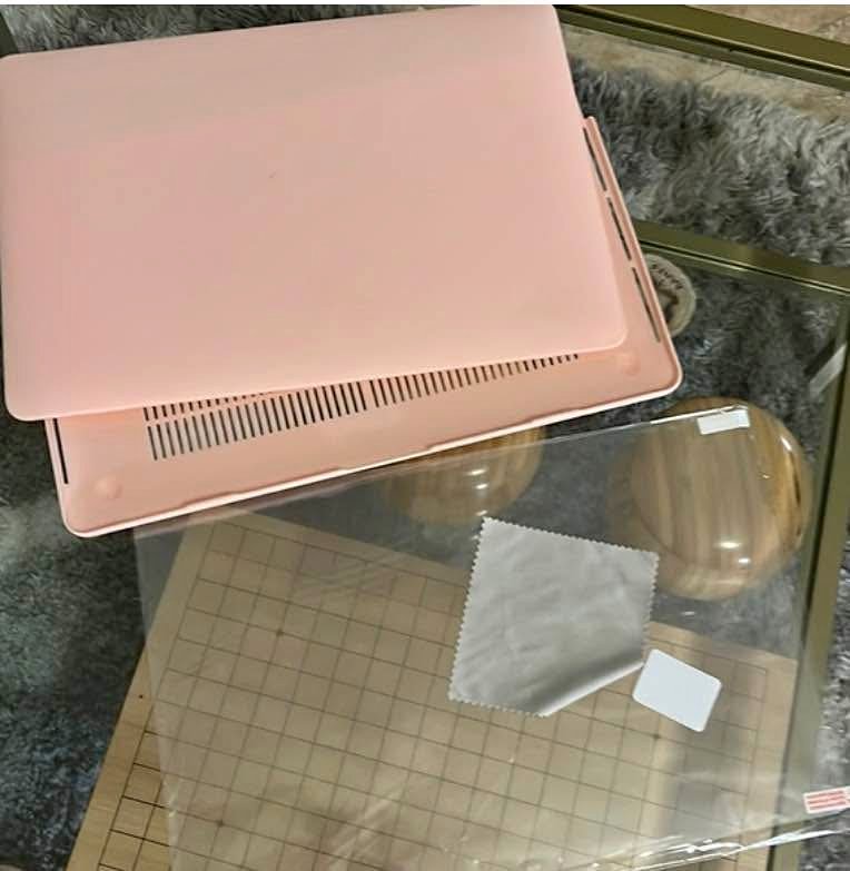 NEW 15’ Apple MacBook Pro Hard Cover in Pink