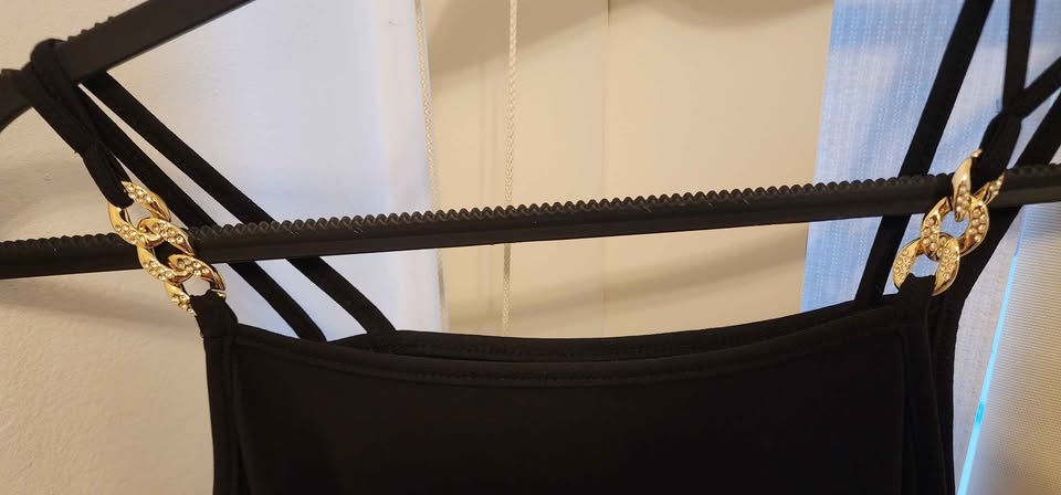 Shein black asymmetrical cold shoulder top - photo 3