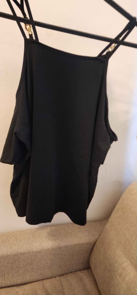 Shein black asymmetrical cold shoulder top - photo 4