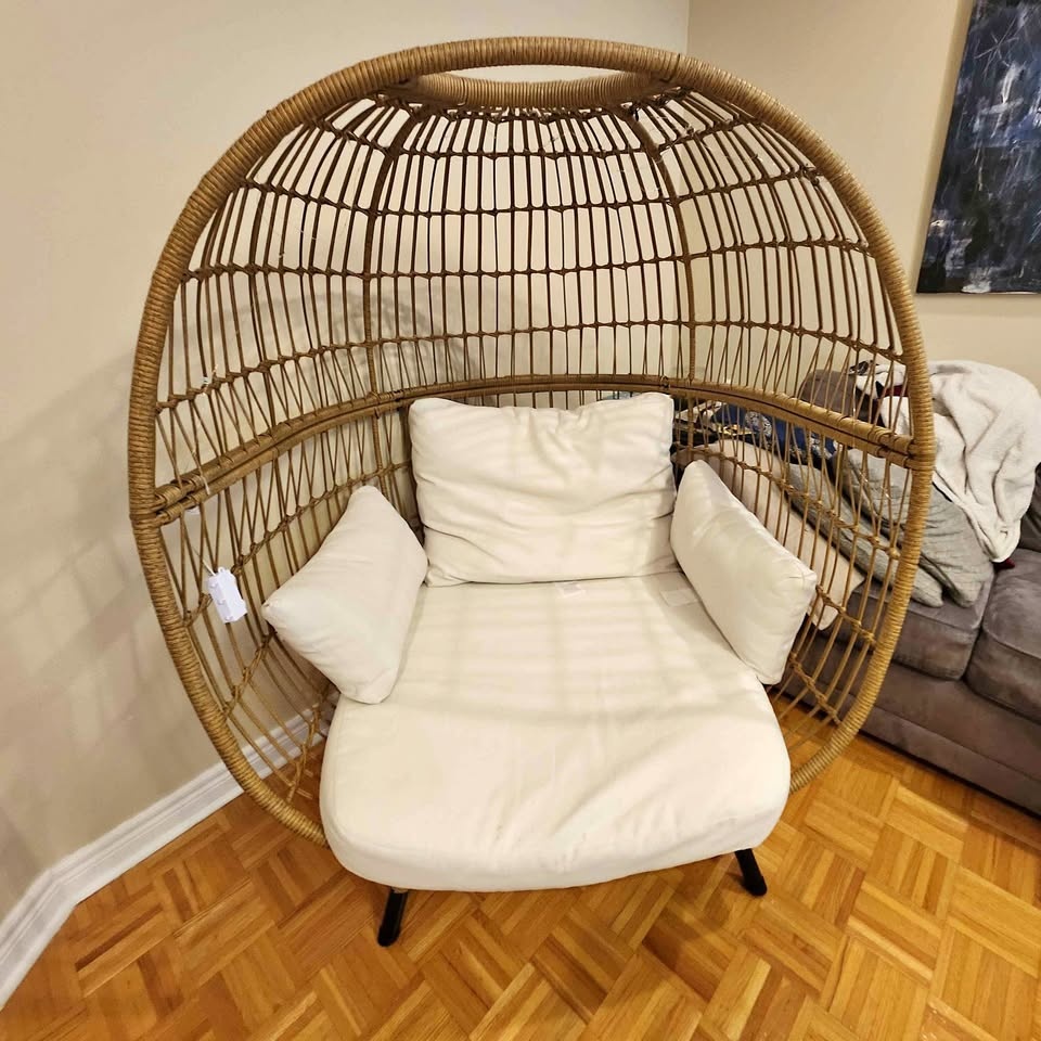 Egg chair