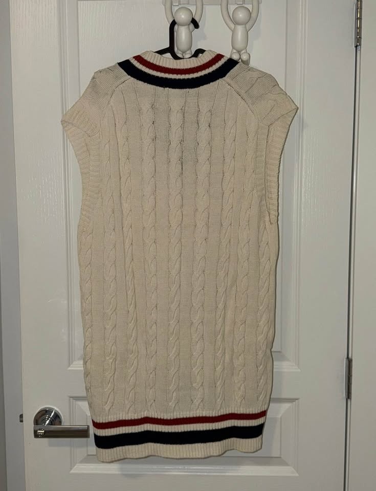 Uniqlo JW Anderson Knit Vest - photo 3