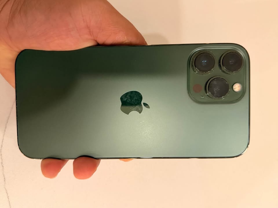 iPhone 13 Pro Max – Green – 128GB Excellent Condition – Unlocked - photo 5