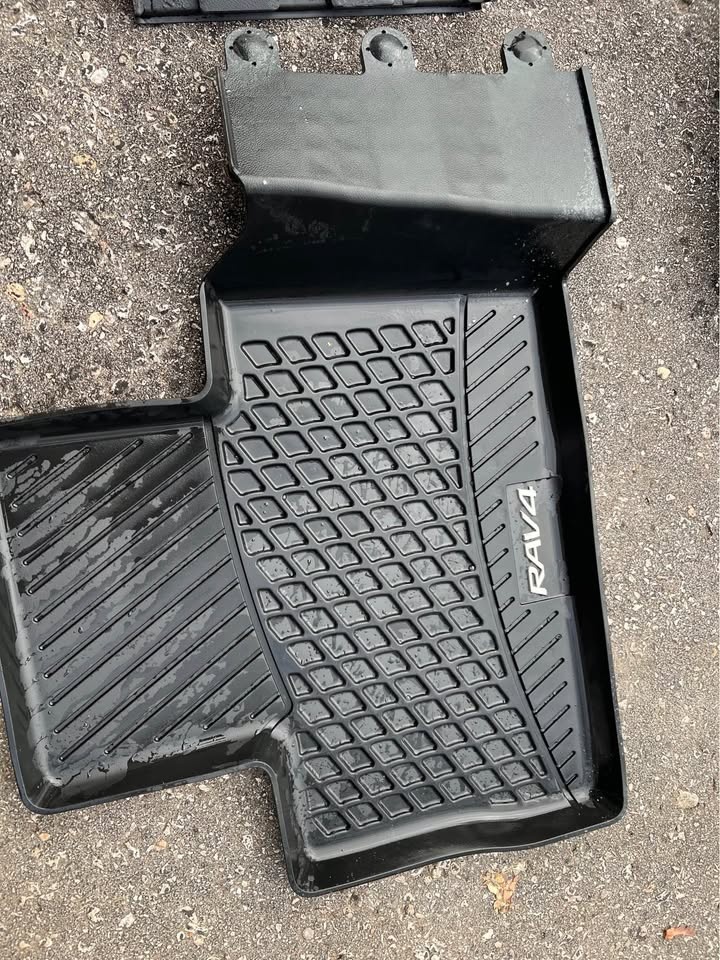 RAV4 2024 Winter Mats (Original) - photo 2