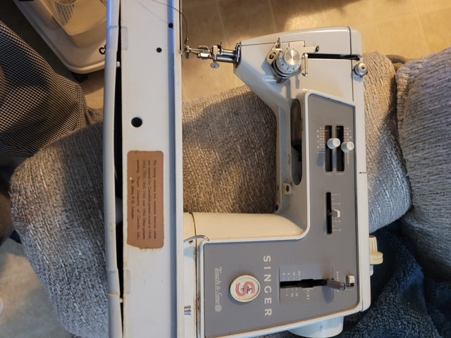 Singer Sew Machine - photo 2