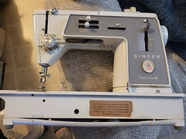 Singer Sew Machine - photo 3