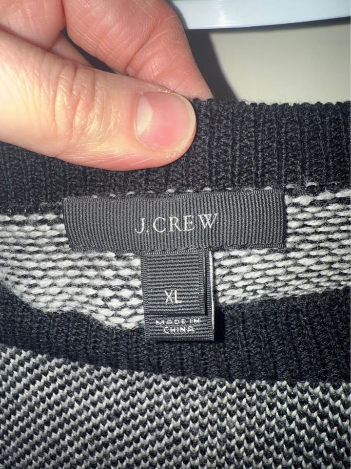 Ladies J Crew Sweater - Size XL - photo 3