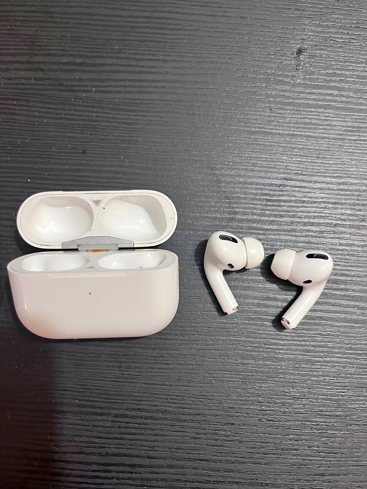 AirPods Pro 1 Case – AirPods Included