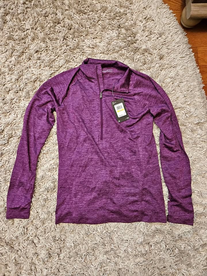 Underarmour athletic top Medium - BRAND NEW