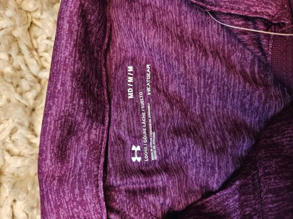 Underarmour athletic top Medium - BRAND NEW - photo 2