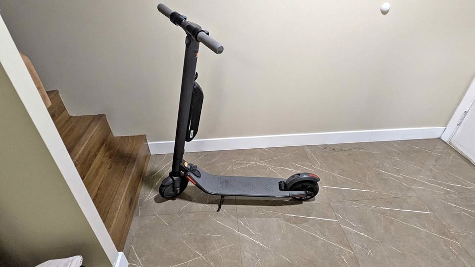 Powerful Segway ES4 eScooter – Great for Commute or Fun Rides!