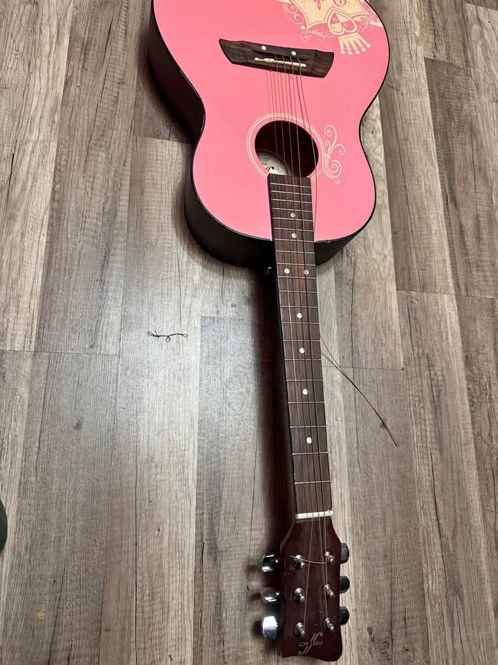 🎸 Pink Acoustic Guitar – Beginner / Kids Guitar – Easy Fix