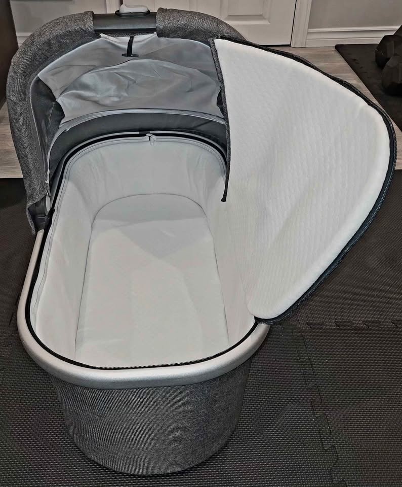 Brand New UppaBaby Bassinet V2 With Accessories - photo 2