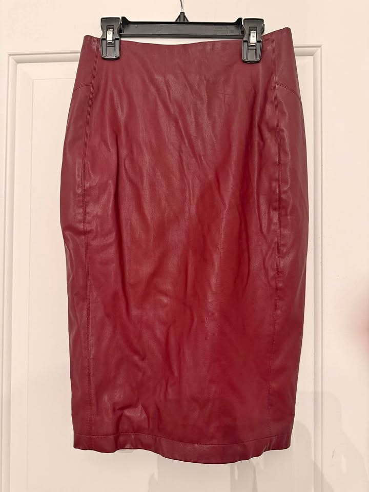 Romeo + Juliet Couture burgundy faux-leather pencil skirt (XS)