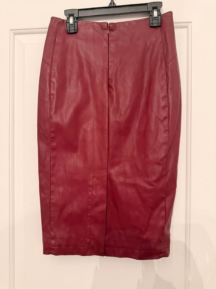 Romeo + Juliet Couture burgundy faux-leather pencil skirt (XS) - photo 2