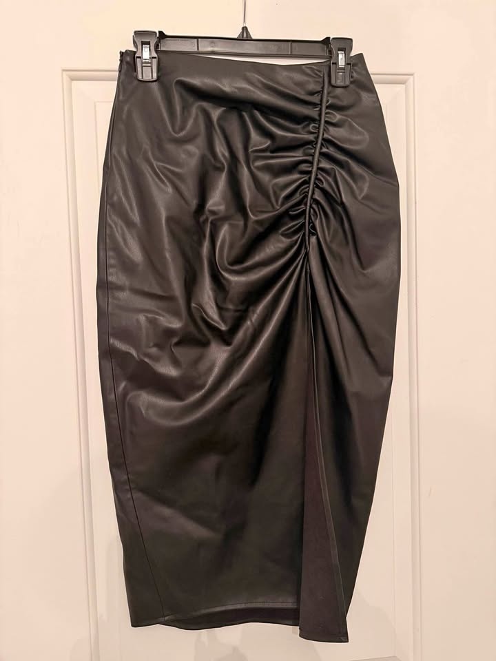 Zara black faux-leather ruched midi skirt (XS)