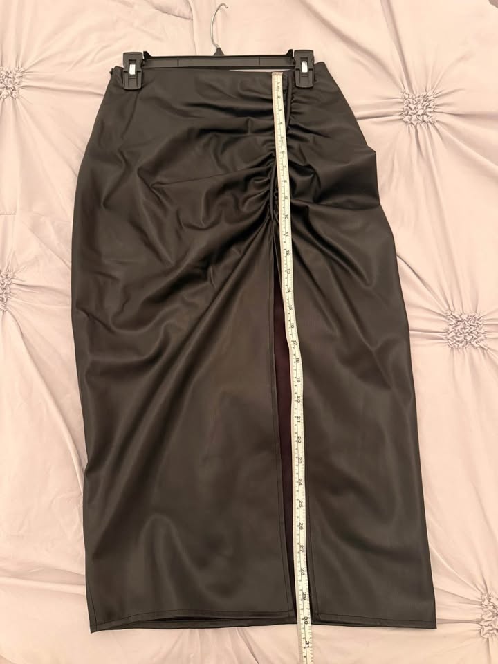 Zara black faux-leather ruched midi skirt (XS) - photo 3