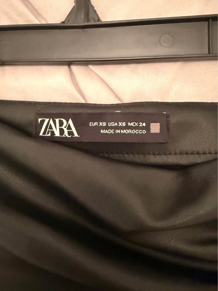 Zara black faux-leather ruched midi skirt (XS) - photo 5