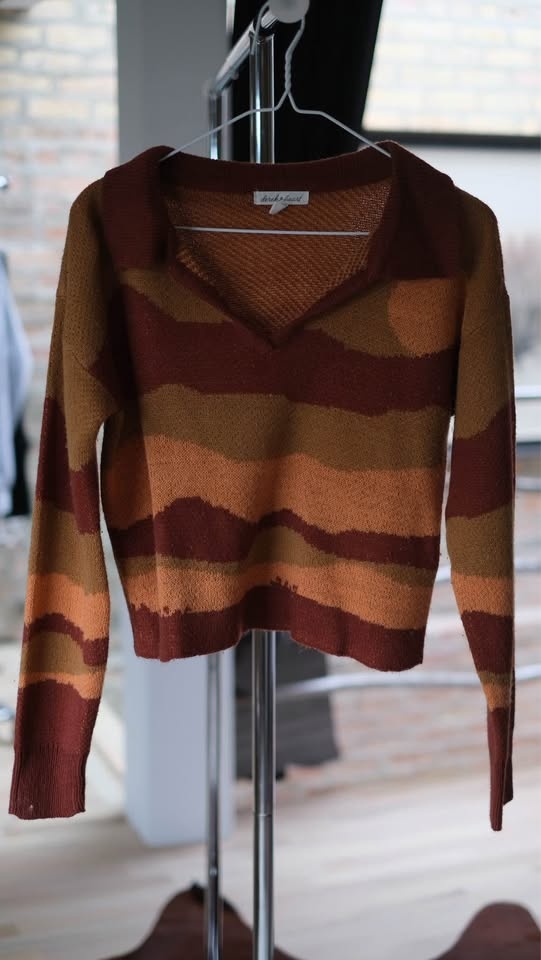 Derek Heart Sweater - Women’s Size Medium - photo 2