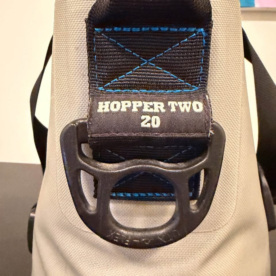 YETI Hopper Two 20 — Soft Cooler with arm strap GREAT CONDITION - photo 2