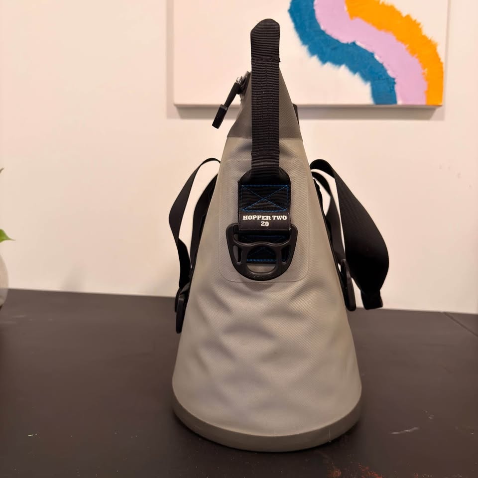 YETI Hopper Two 20 — Soft Cooler with arm strap GREAT CONDITION - photo 3