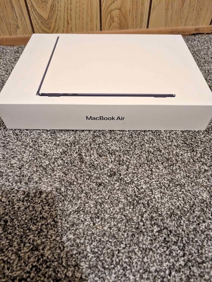 2025 macbook air m4. 13 inch