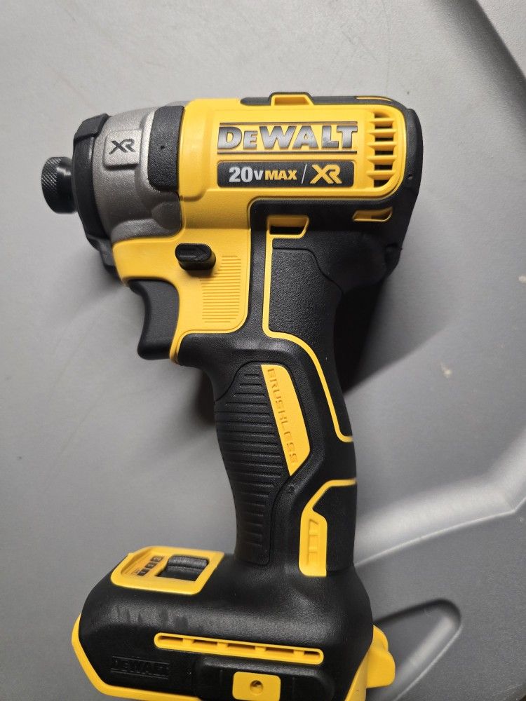 Dewalt 1/4 Impact DCF887