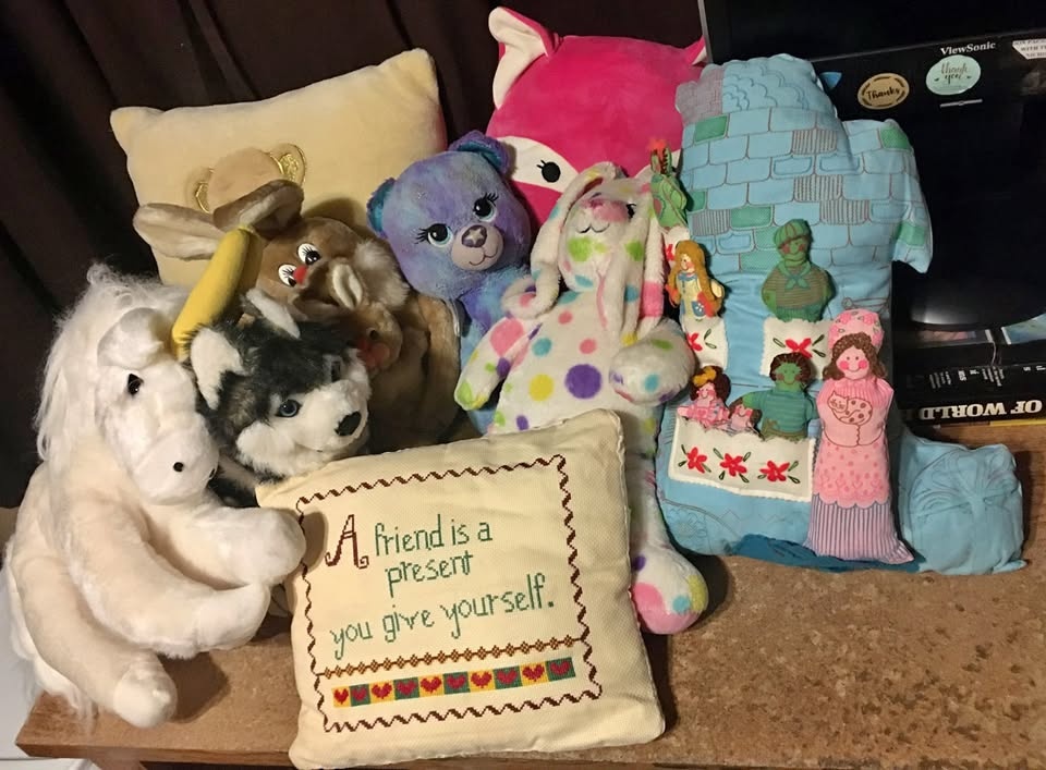 LOT OF LARGE PLUSH ANIMALS & PILLOWS BAB DOG UNICORN