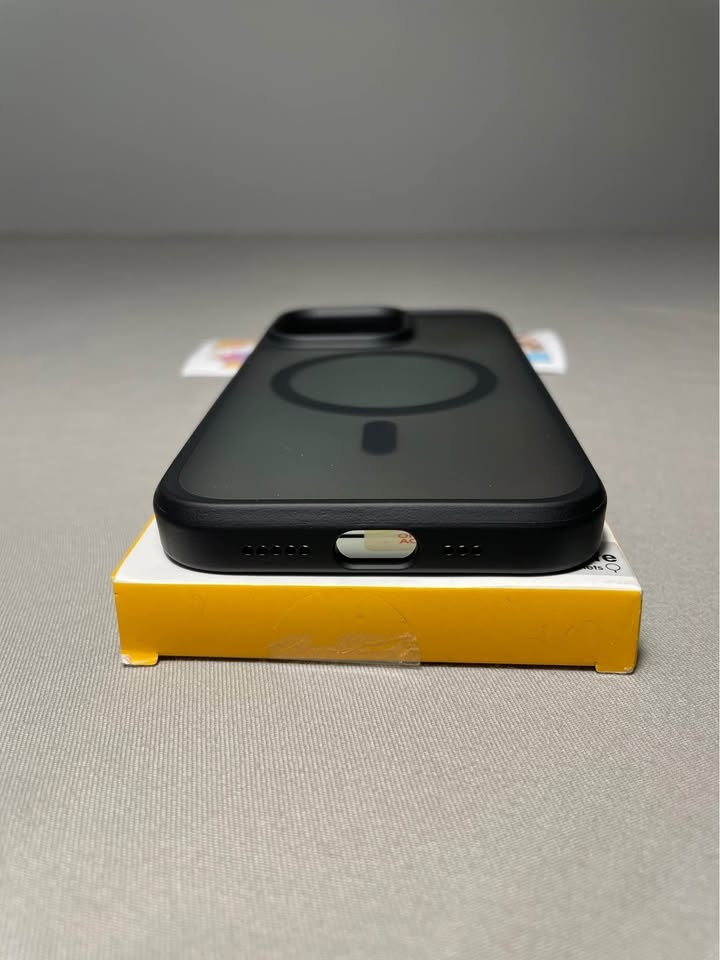 Black Frosted Magnetic Suction Phone Case for iPhone 13 Pro - photo 3