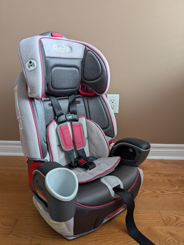 Graco Nautilus 3-in-1 Harness Car Seat Booster (LIKE NEW)