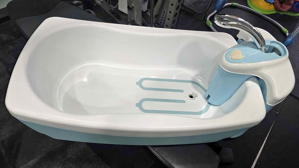 Bath tub