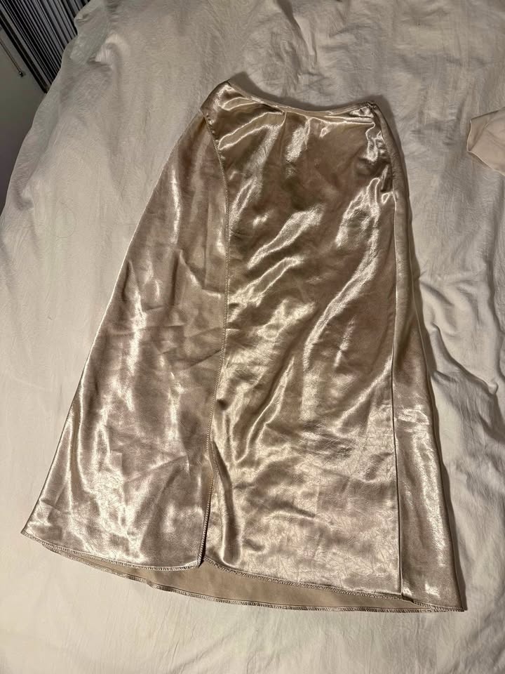 H&M champagne satin midi skirt (Women’s 8)