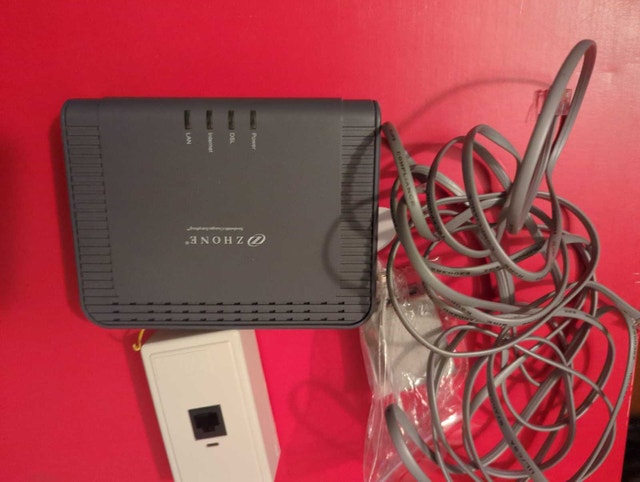 ZHONE single Port ADSL2+ Modem Router