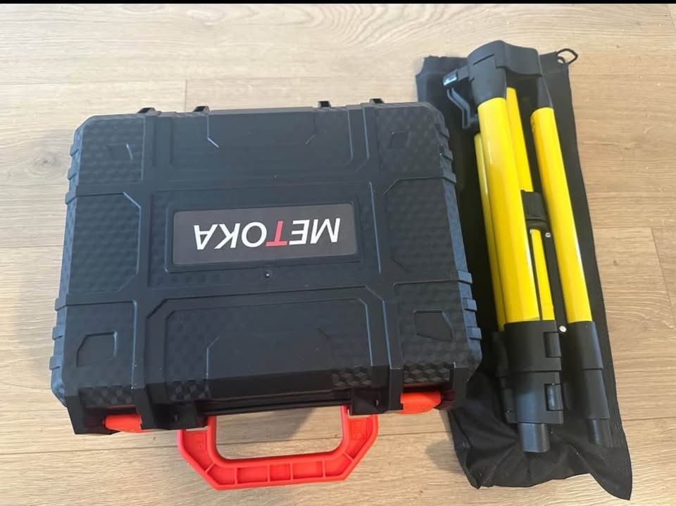 360 Laser Level with 2 Batteries & Warranty - photo 3