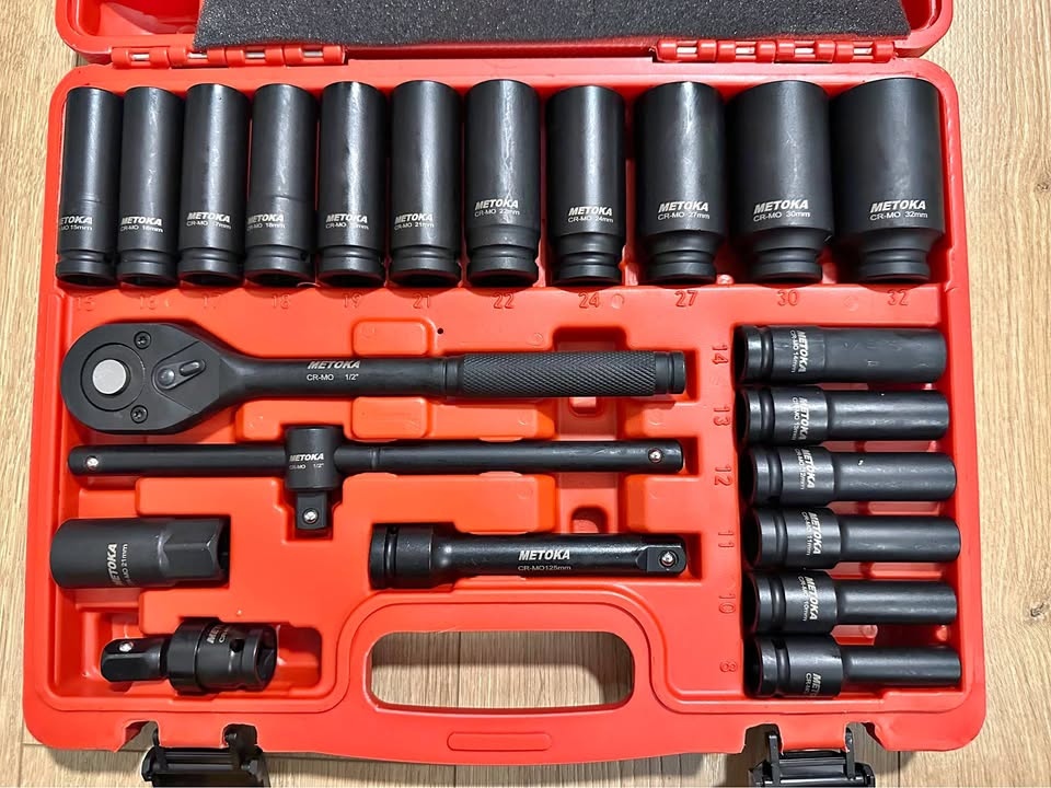 23 PCS 1/2” Drive Socket Set (8–32mm)