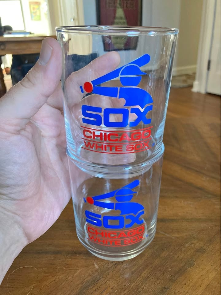 2 vintage Chicago white sox glasses