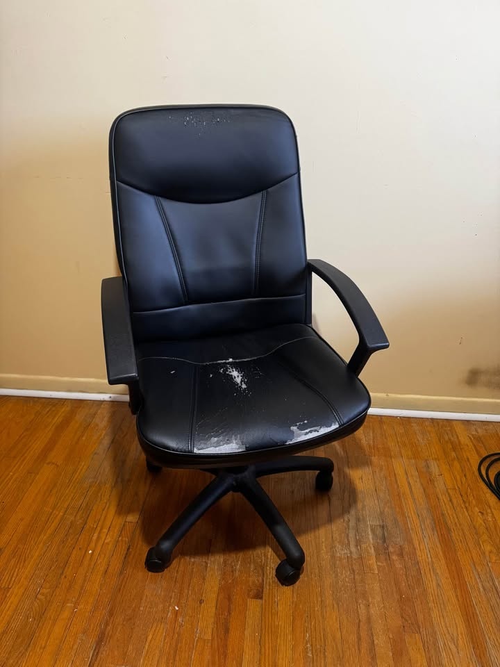 Mainstays Executive Ergonomic High Back Leather Office Chair - photo 3