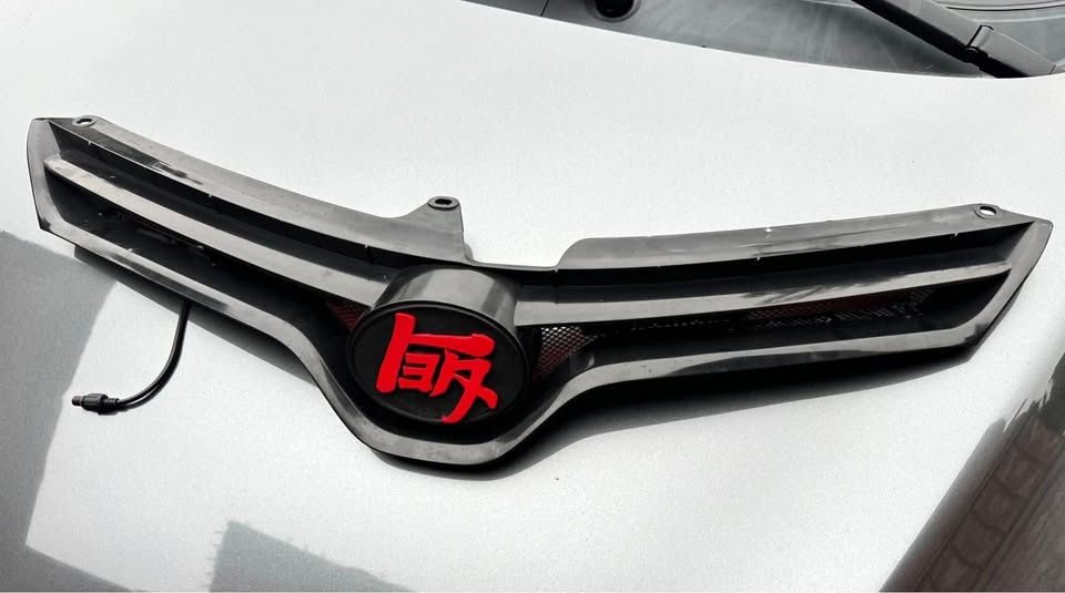Toyota Corolla 2014-2017 front bumper upper grill