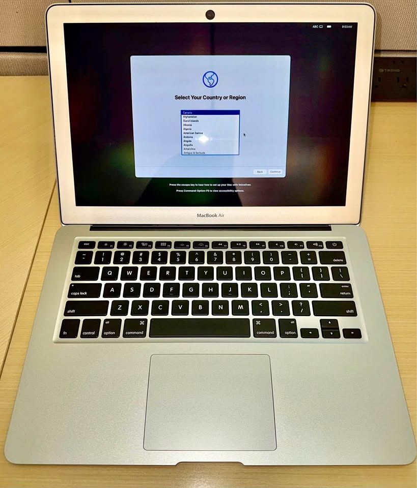 MacBook Air (13-inch, 2017) macOS sequoia