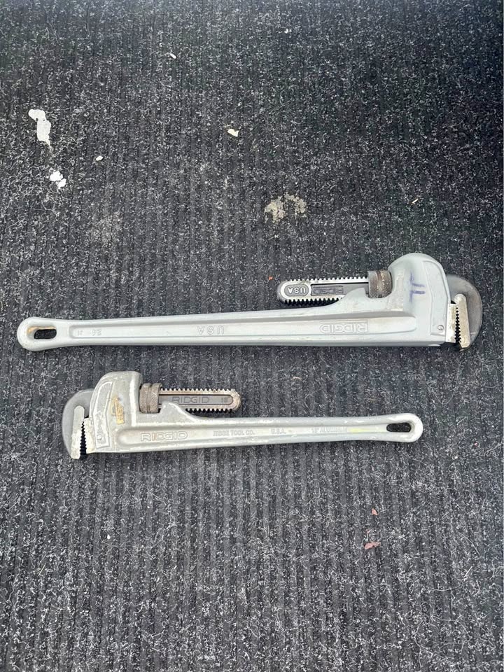 2 Rigid Aluminum Pipe Wrenches (18” & 24”)