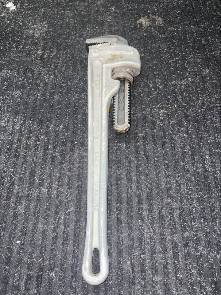 2 Rigid Aluminum Pipe Wrenches (18” & 24”) - photo 5