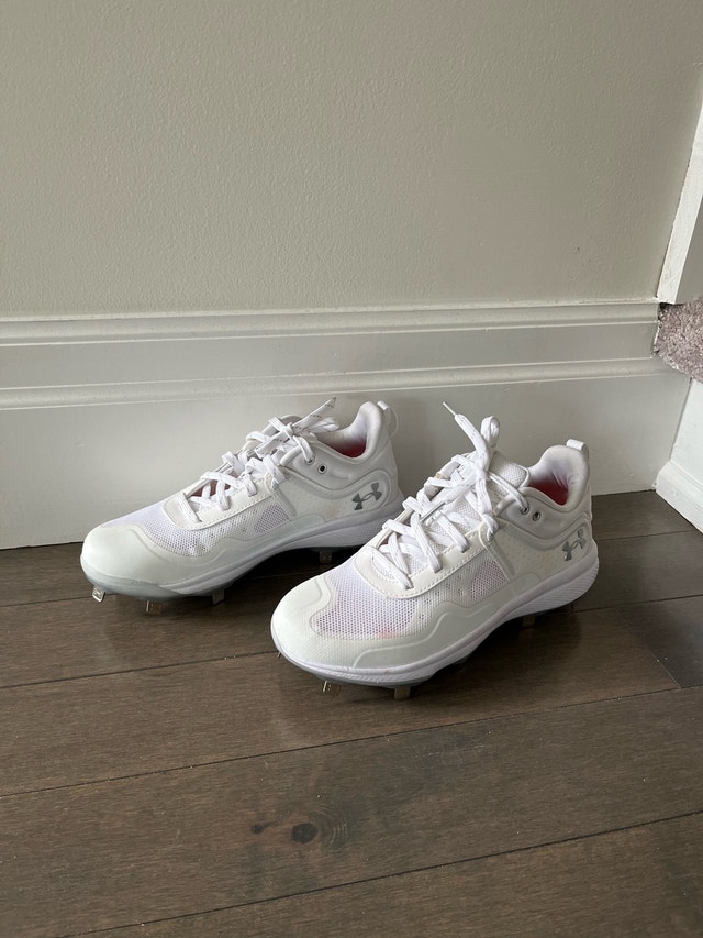 Women’s Under Armour Softball Shoes (NEW)