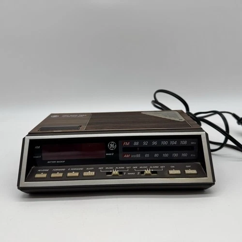 Vintage GE FM/AM Alarm Clock Radio